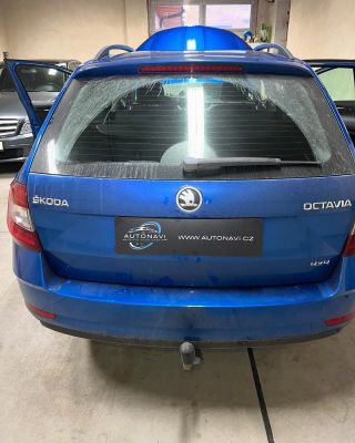 ✨ Dokonalý pohled dozadu pro dokonalou jízdu! ✨ Dostavba originální parkovací kamery s dynamickou trajektorií pro Škoda...