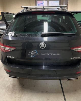 🚗🔧 Dostavba originální parkovací kamery s dynamickou trajektorií do vozu Škoda Superb III 🔧🚗 Hledáte řešení, které vám...